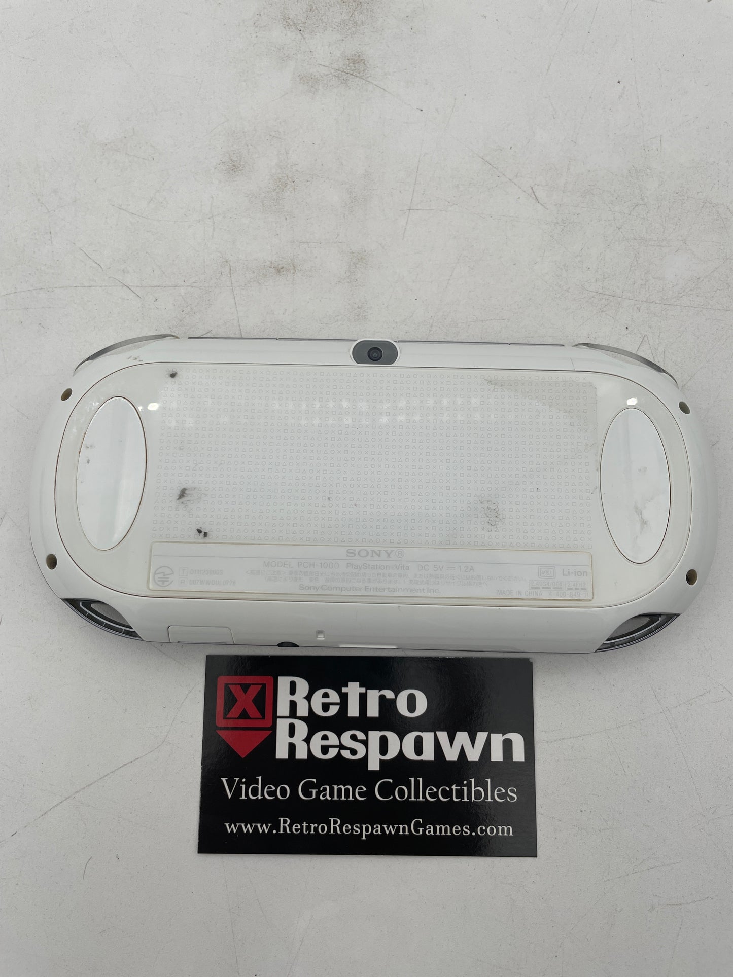 White PSVita 1000 - JP PS VITA (Console + Charger)
