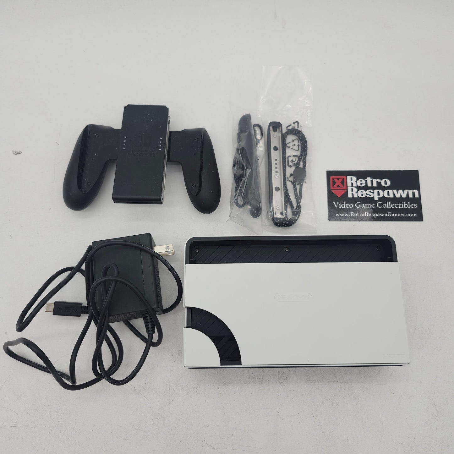 Nintendo Switch OLED with White Joy-Con - Nintendo Switch (Complete)