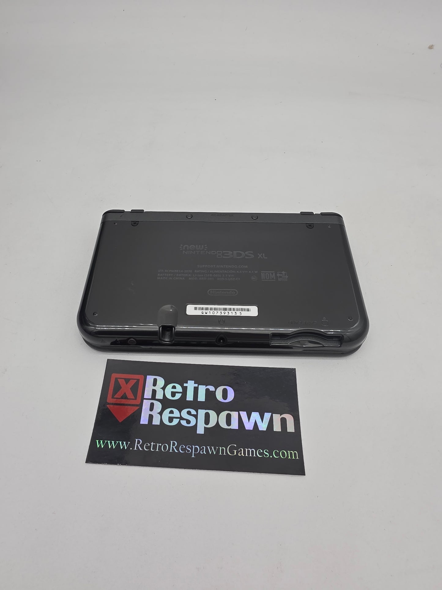 New Nintendo 3DS XL Black - Nintendo 3DS (Console + Charger)