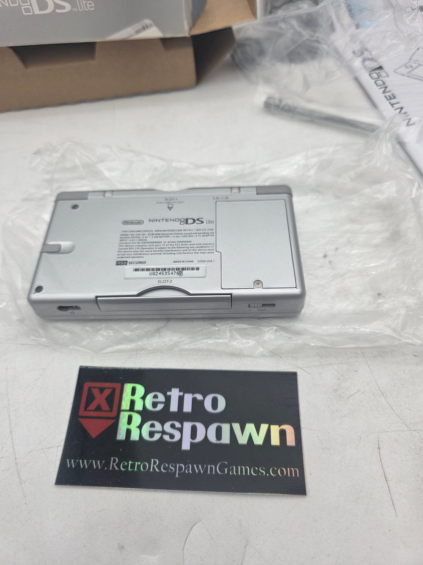 Metallic Silver Nintendo DS Lite - Nintendo DS (Complete)
