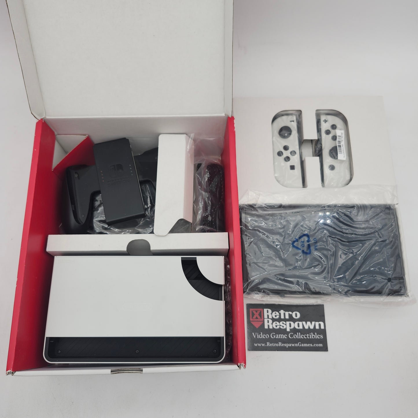 Nintendo Switch OLED with White Joy-Con - Nintendo Switch (Complete)