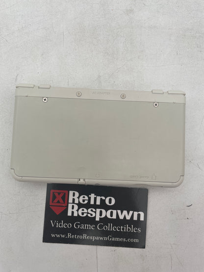 New Nintendo 3DS White - Nintendo 3DS (Console + Charger)