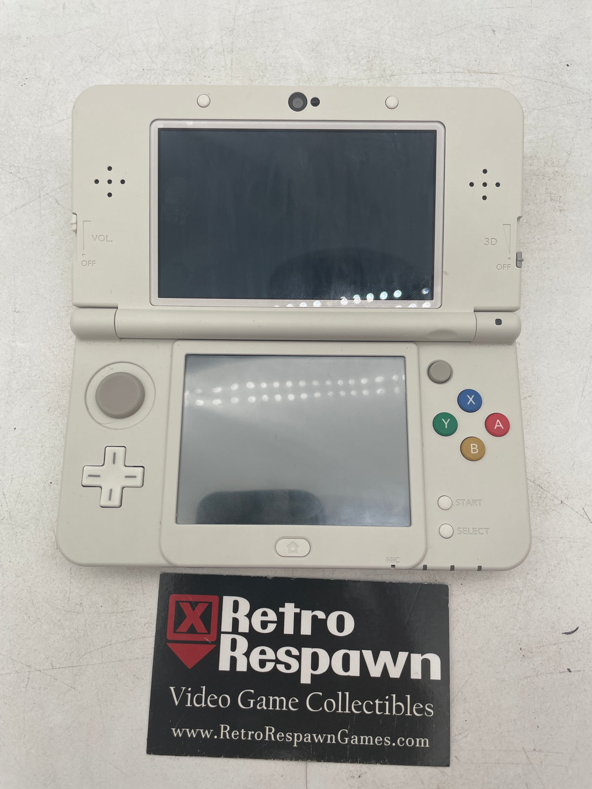 New Nintendo 3DS White - Nintendo 3DS (Console + Charger)
