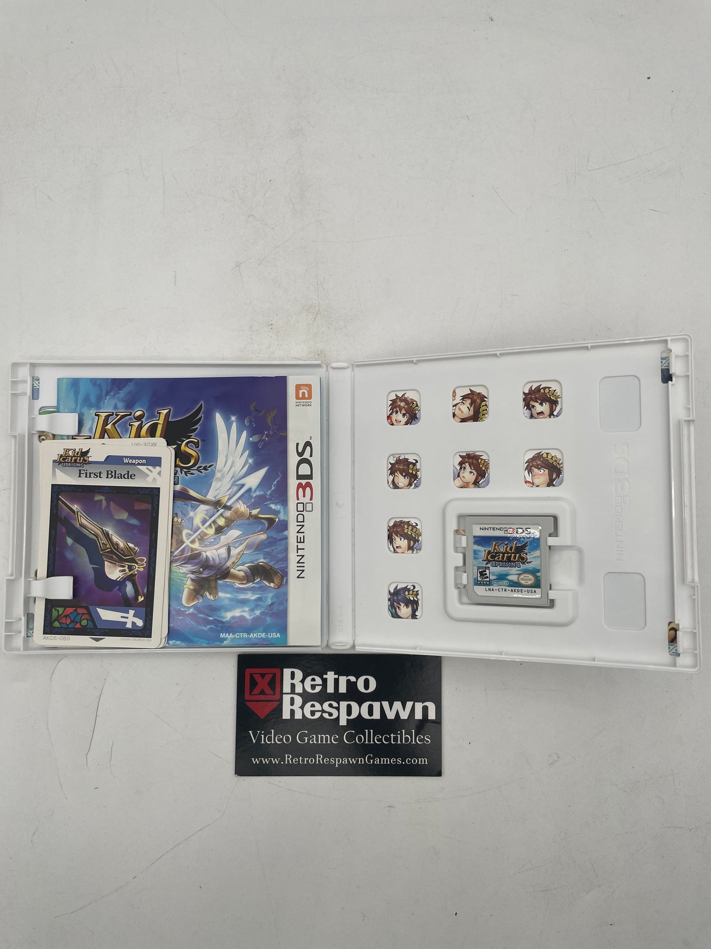 Kid Icarus Uprising - Nintendo 3DS (Complete, Cards Included)