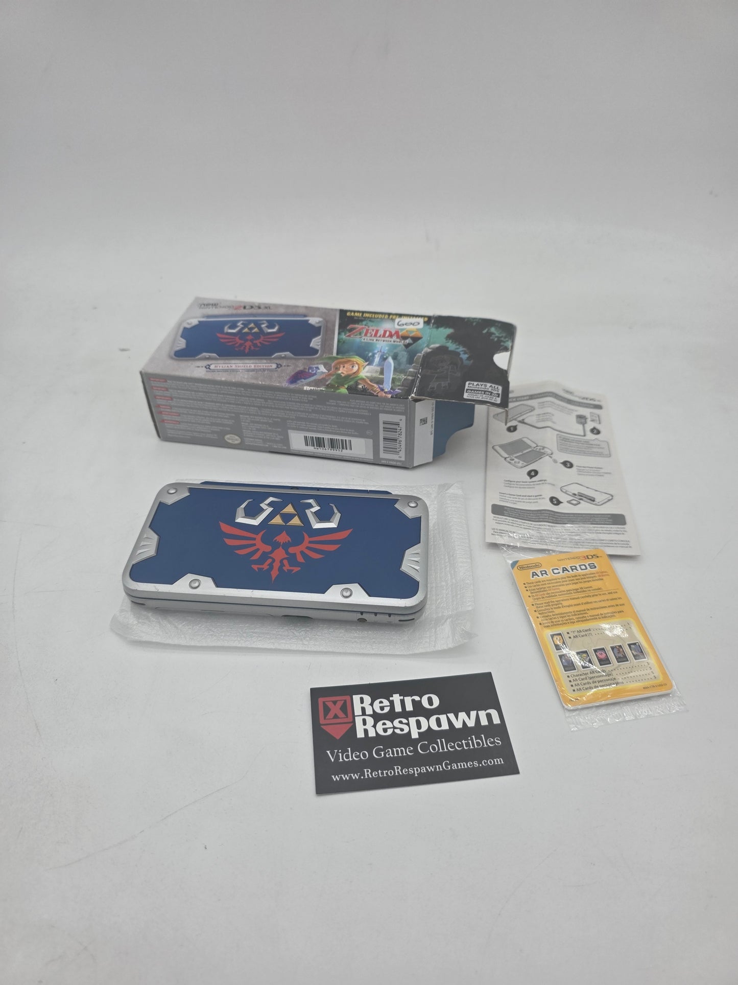 New Nintendo 2DS XL Hylian Shield Edition - Nintendo 3DS (Complete)