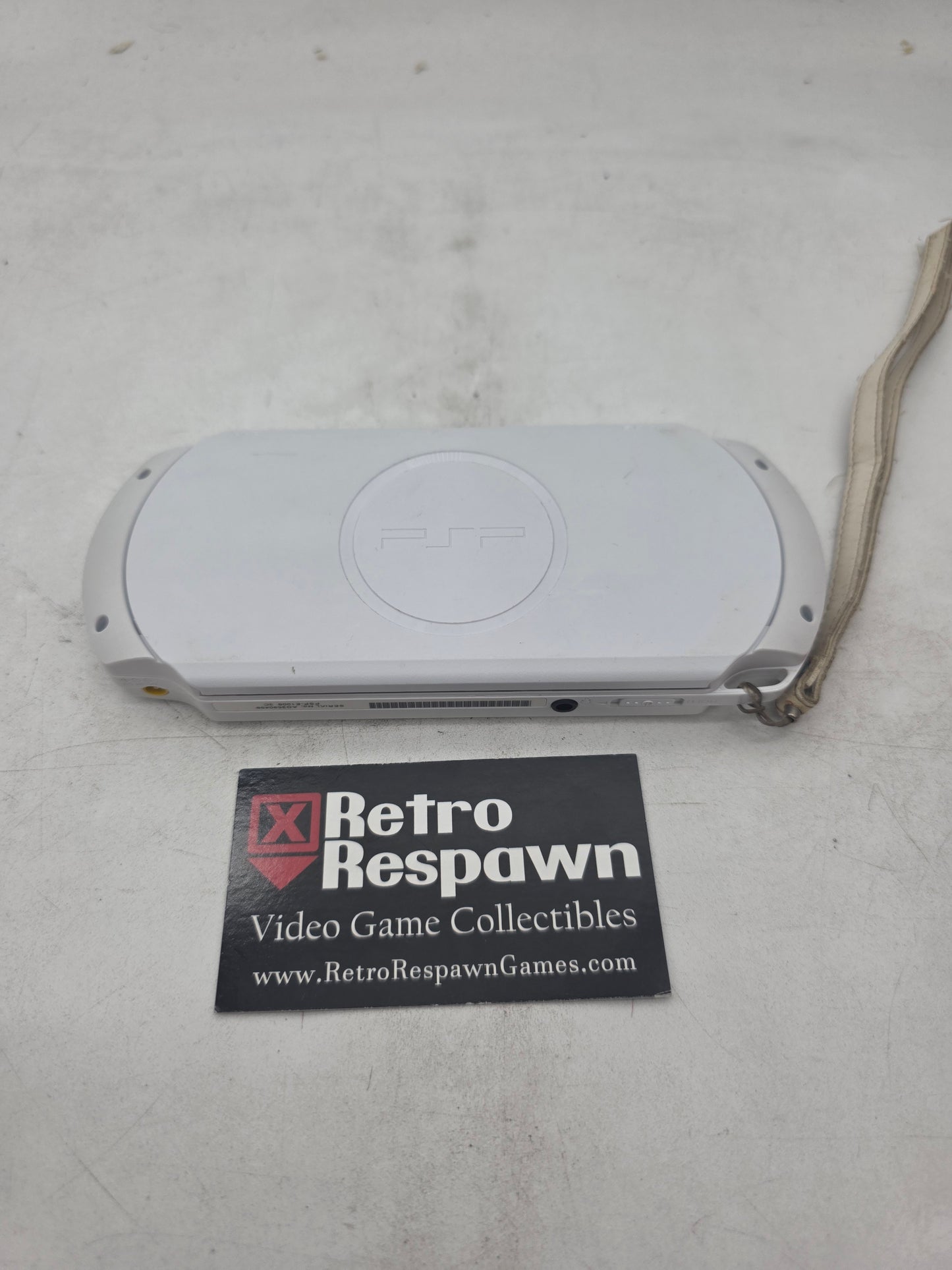 White PSP Street Console PSP-E1008 - PAL PSP (Console and Charger)