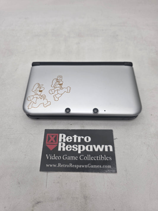 Nintendo 3DS XL Silver Mario & Luigi Limited Edition - Nintendo 3DS (Console + Charger)