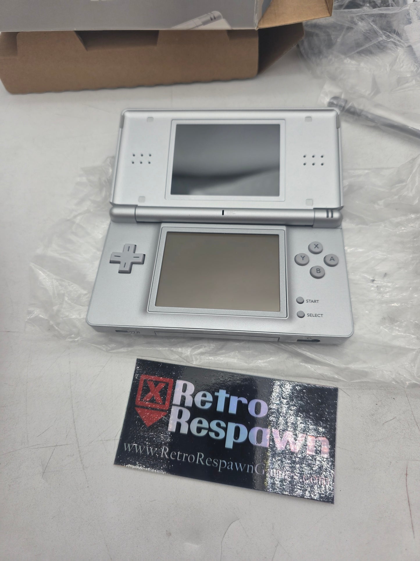 Metallic Silver Nintendo DS Lite - Nintendo DS (Complete)