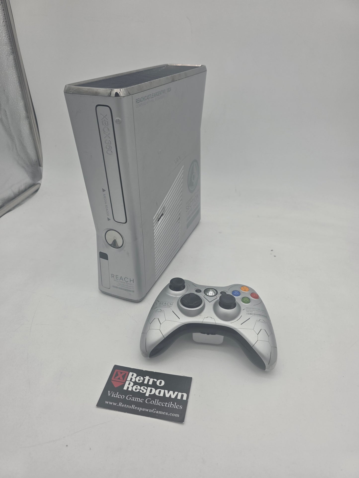 Xbox 360 Console Halo Reach Edition [Cosmetic Flaw] - Xbox 360 (Console,Controller,hardrive,Wires)