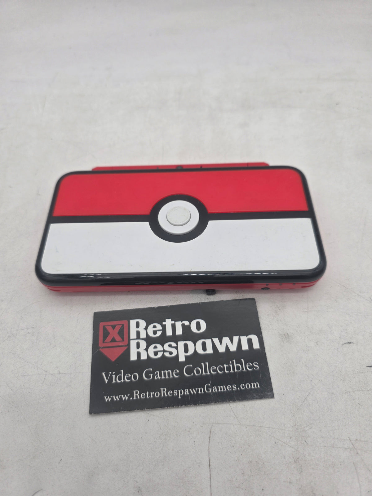 New Nintendo 2DS XL Pokeball - Nintendo 3DS (Console+Charger)