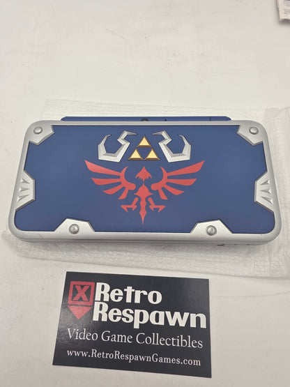 New Nintendo 2DS XL Hylian Shield Edition - Nintendo 3DS (Complete)