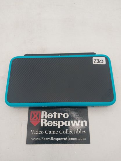 New Nintendo 2DS XL Black & Turquoise - Nintendo 3DS (Console + Charger)